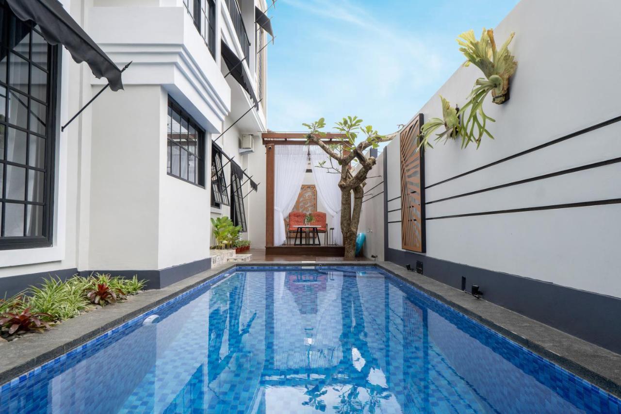 Hening Pool Villa Purwokerto Esterno foto