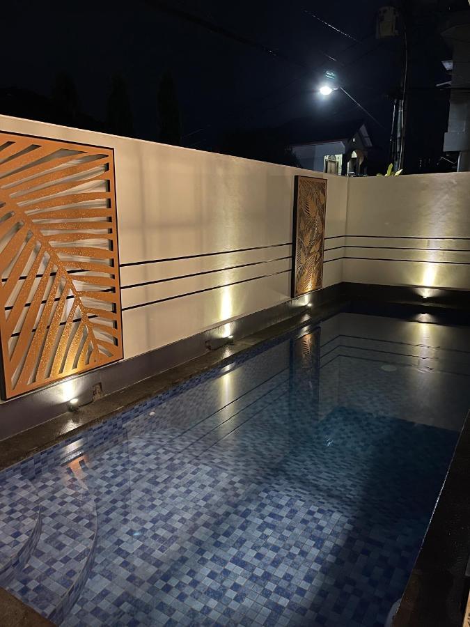 Hening Pool Villa Purwokerto Esterno foto
